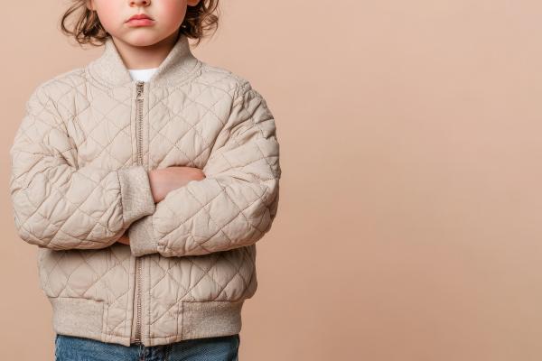 Starši, pozor! Zaradi nevarnih kemikalij so odpoklicali otroške jakne