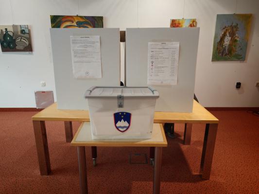 V ŽIVO: Preštetih 91,80 odstotkov glasov, Gibanje Svoboda pred SDS