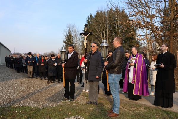 FOTO: Verniki v Lendavi po poti vere in premišljevanja