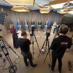 Politiki razkrili, koliko uporabljajo umetno inteligenco – vas zanima, kaj so povedali?