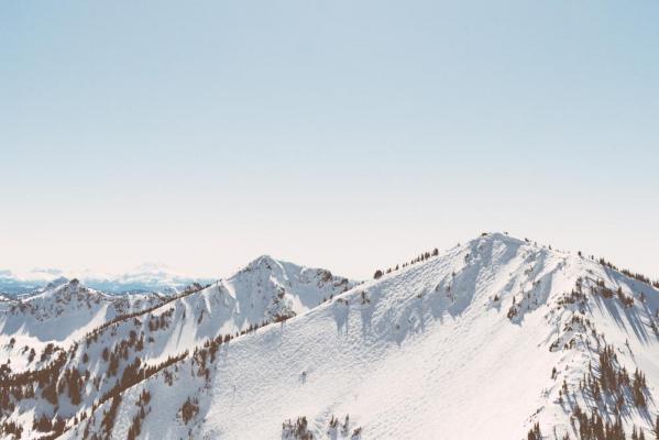 Zakaj so dobre pohodne palice in stabilen nahrbtnik vaši najboljši zavezniki