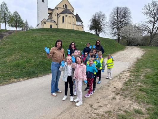 FOTO: Občani in šolarji očistili številne površine v Občini Rogašovci