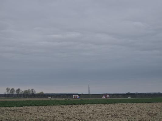 FOTO: Ogenj ob cesti v Prlekiji, na terenu gasilske enote