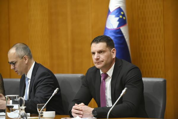 Kdo je Zoran Stevanović in zakaj Gantar ter Brglez njegovo izvolitev vidita kot znak nove koalicije?