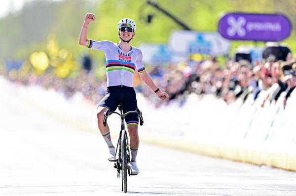 Pogačar strl mladega Seixasa za četrto zmago v Liegeu