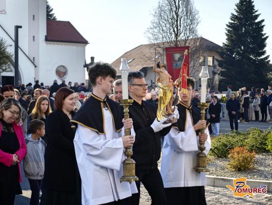 FOTO in VIDEO: Vstajenjska procesija povezala vernike v Murski Soboti