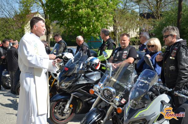 FOTO in VIDEO: Motoristi v Bakovcih z blagoslovom odprli motoristično sezono
