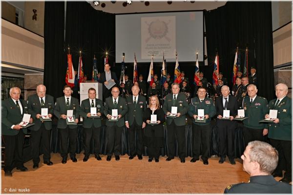 FOTO: Pomurci prejeli najvišja priznanja Zveze vojnih veteranov Slovenije