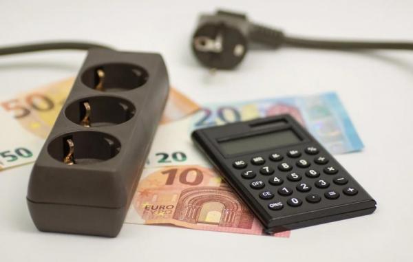 Manj domače elektrike, kaj to pomeni za vaše položnice?