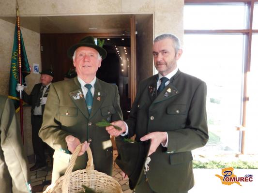 FOTO: Za lovce je značilna zelena vejica na klobuku