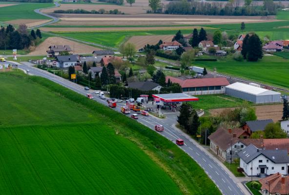 FOTO: Evakuacija v Prlekiji, bombni tehniki izvajajo varno detonacijo eksploziva