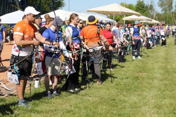 FOTO: V Pomurju mednarodni lokostrelski spektakel, tekmovalo 179 tekmovalcev iz devetih držav