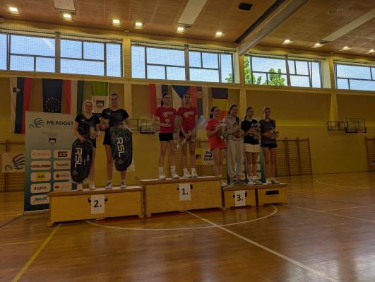 FOTO: Mladi badmintonisti navdušili na mednarodnem turnirju