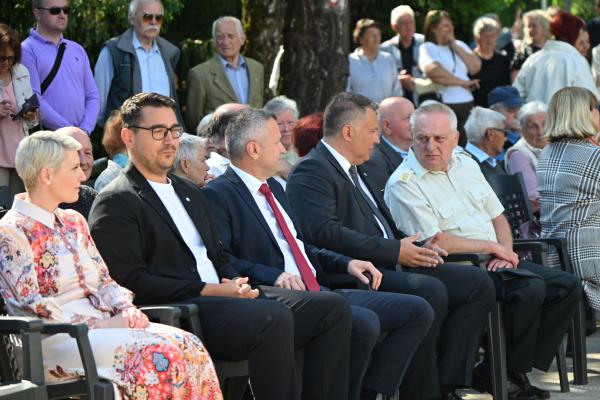 FOTO in VIDEO: Pred Spomenikom zmage počastili spomin na žrtve druge svetovne vojne