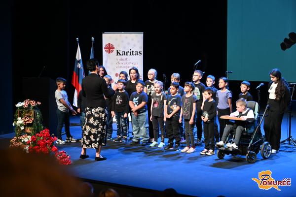 FOTO in VIDEO: Pomurski materinski dom praznuje 10 let varnosti, podpore in novih priložnosti