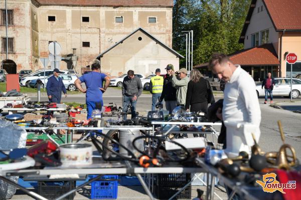 FOTO in VIDEO: Starodobniki, rezervni deli in zbirateljski predmeti privabili obiskovalce v Beltince
