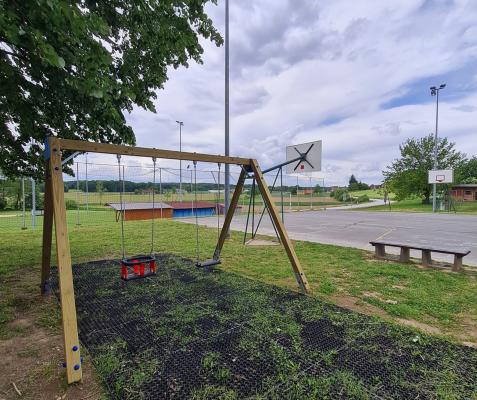 FOTO: V tem pomurskem kraju znova oživeli prostor za igro in druženje 
