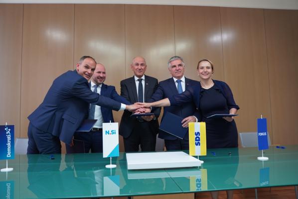 Desna koalicija podpisala pogodbo, Janša ima dovolj glasov za mandatarsko izvolitev