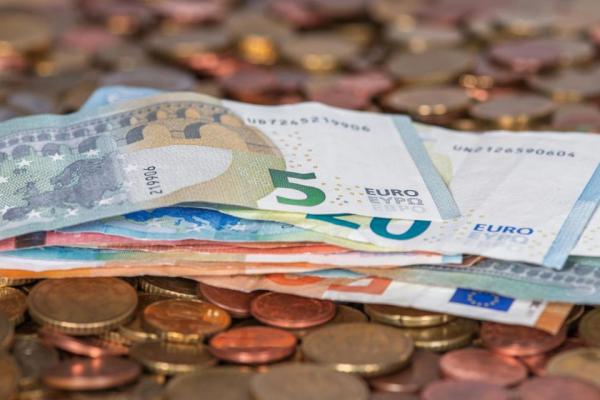 Država odpira denarnico, nekateri lahko dobijo do 60.000 evrov