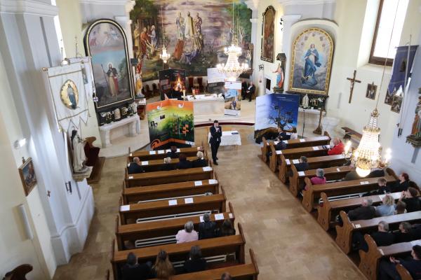 FOTO: V Dobrovniku odprli razstavo, ki povezuje vero, zgodovino in obmejni prostor