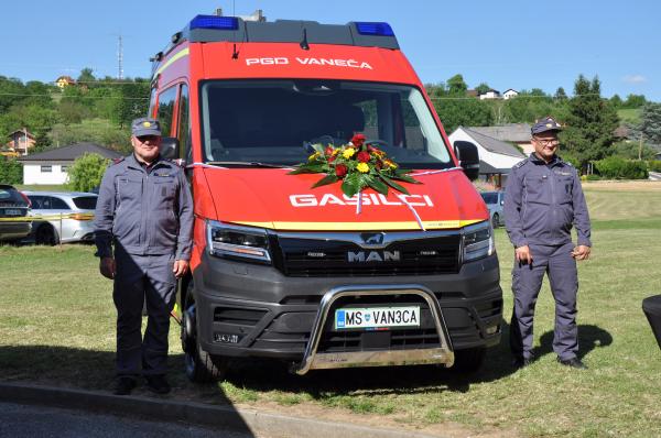 FOTO: Na Vaneči slovesno prevzeli novo gasilsko vozilo 