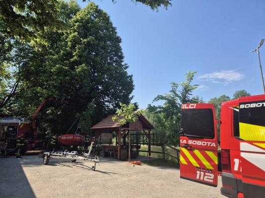 Pogrešano osebo po obsežni iskalni akciji ob Muri našli mrtvo