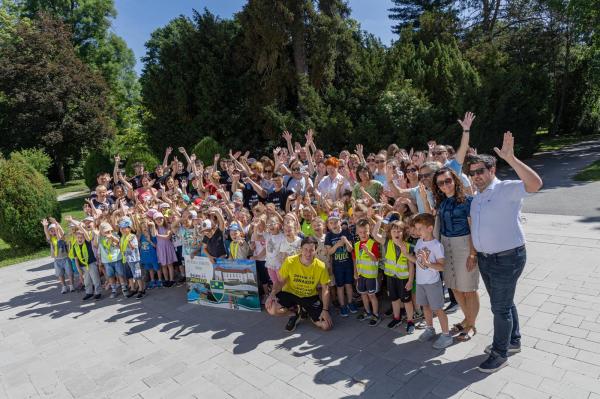 FOTO: Cene Prevc in Nika Zorjan v Murski Soboti zbirala sredstva za počitnice otrok