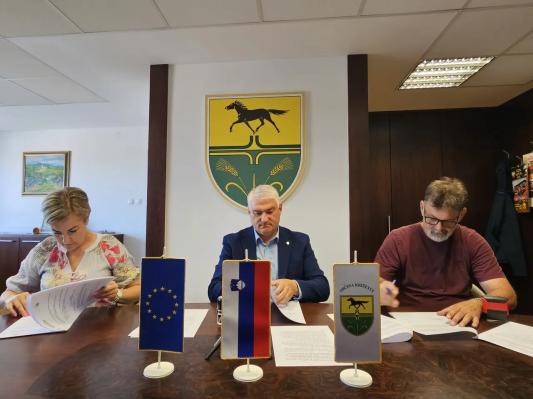 FOTO: V Prlekiji začeli gradnjo nove pešpoti