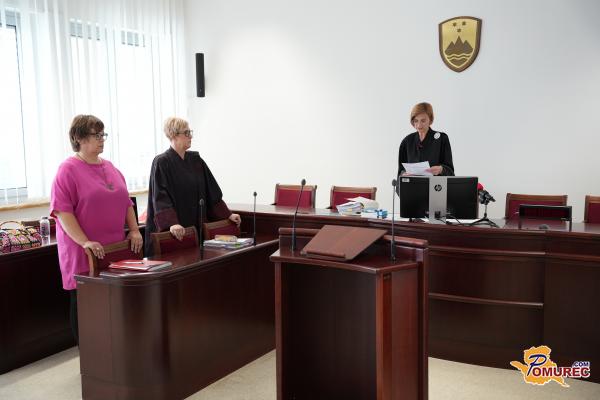 FOTO: Sodišče oprostilo Suzano Lukovnjak v sporu s knjižnico