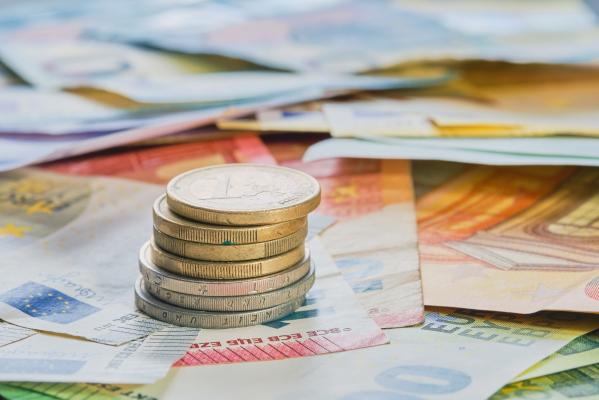 Upokojenci, preverite račune: danes prihaja višje nakazilo