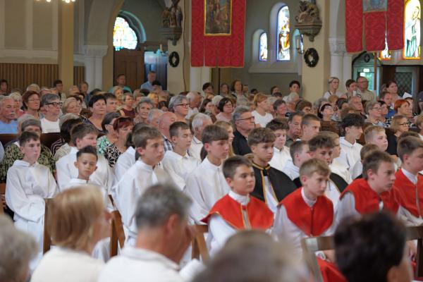 FOTO in VIDEO: Veliko praznovanje v Murski Soboti združilo vernike vseh generacij