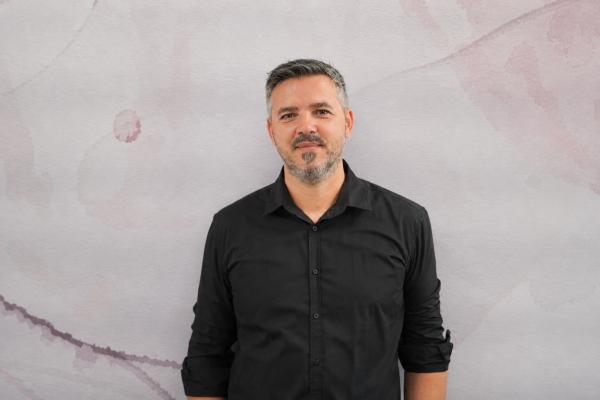 Kako prepoznati odvisnost pri mladih? Arpad Žoldoš opozarja na pomen pogovora