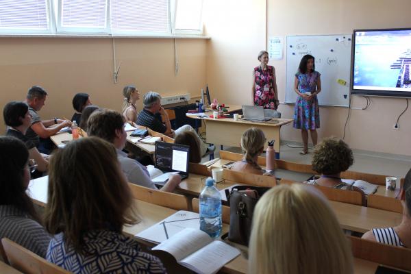 FOTO: V Puconcih razpravljali o temi, ki bo oblikovala prihodnje generacije