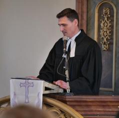 Škof Erniša ob dnevu Primoža Trubarja: Njegova dediščina nas vabi k odgovornosti in skupnosti