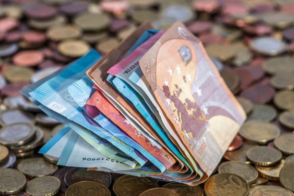 Nekateri upokojenci bi lahko prejeli dva dodatka