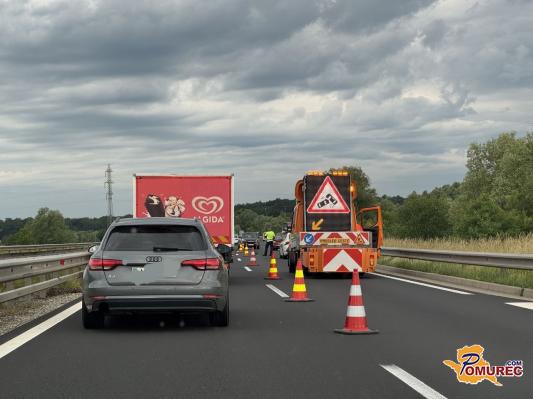 FOTO: Prometna nesreča na pomurski avtocesti ovira promet