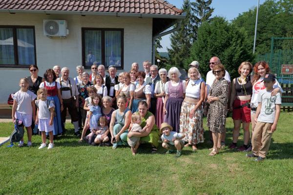 FOTO in VIDEO: Družinski dan na Kocljevini povezal slovenske in avstrijske družine