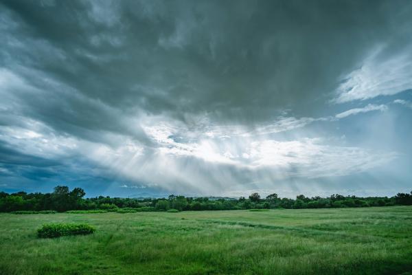 Meteorologi napovedujejo sonce, a tudi nevarnost neviht