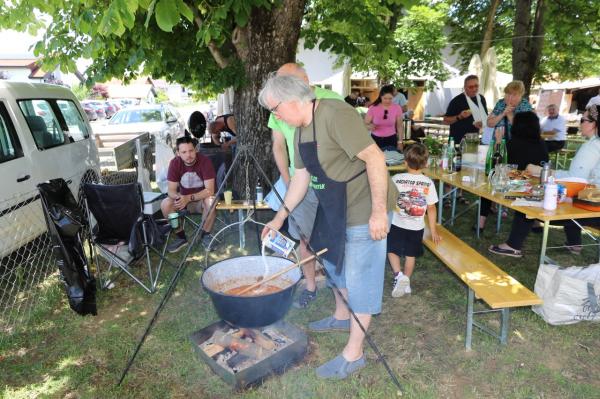 FOTO: Vaški dan v Trimlinih združil kulinariko, kulturo in zabavo
