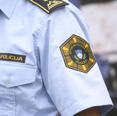 Pester dan za pomurske policiste: Pridržanja, kršitve javnega reda in prijeti migranti.