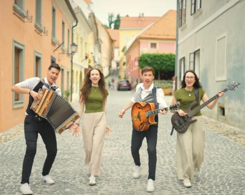 VIDEO: Ljubezen je premagala gravitacijo, nastala je nova polka
