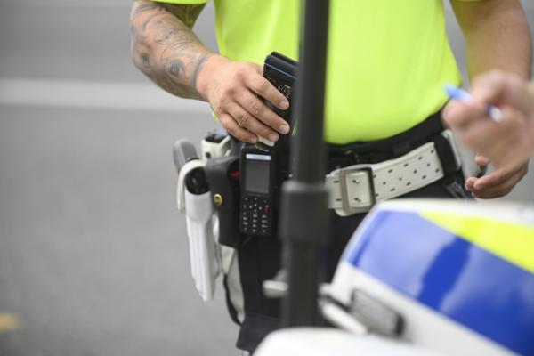 V požaru zgorel osebni avtomobil, obravnavali tudi nasilje v družini