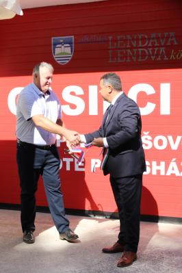 FOTO in VIDEO: Petišovci dobili prenovljen prostor za druženje in prireditve