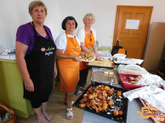 FOTO: V Turnišču so obiskovalci okušali bograč po receptih mam in babic 