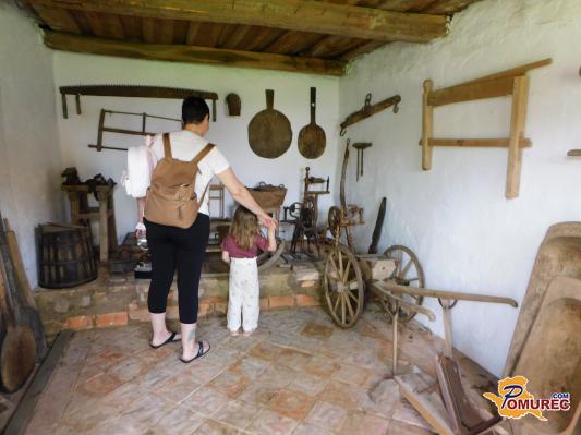 FOTO: V Filovcih uredili muzej starega kmetijskega orodja, ki pripoveduje zgodbe nekdanjih časov