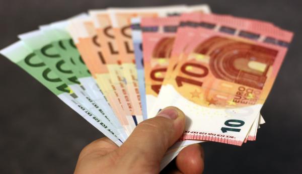 Ste med upravičenci? Na voljo do 10.000 evrov državne pomoči