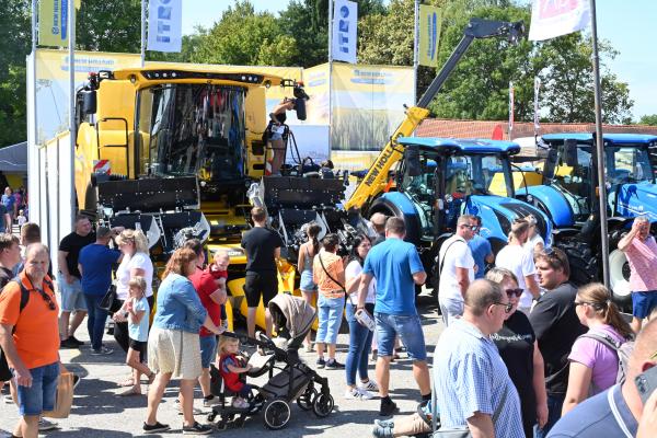 Konec avgusta dogodek, ki privabi na tisoče obiskovalcev: Vino Vinske kraljice, eksotični datlji in nagrajene dobrote