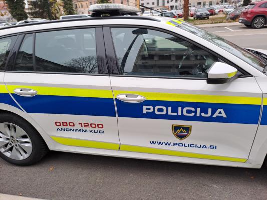 Poškodba s pirotehniko v Pomurju, nasilje v družini, našli tudi topovsko granato