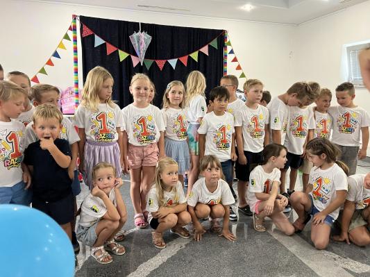 S šolskimi torbami razveselili 43 prvošolcev občine Radenci
