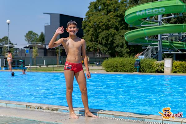 FOTO in VIDEO: Visoke temperature in brezplačen vstop napolnila soboško kopališče